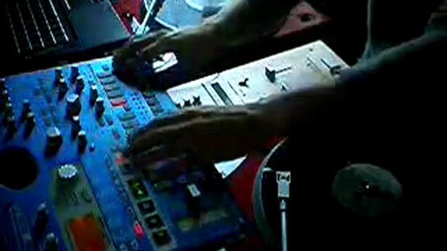 EMX-1 and Turntables Busta Rhymes remix смотреть онлайн