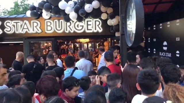 ОТКРЫТИЕ BLACK STAR BURGER В ЕРЕВАНЕ!!! ИЮНЬ 2019 смотреть онлайн