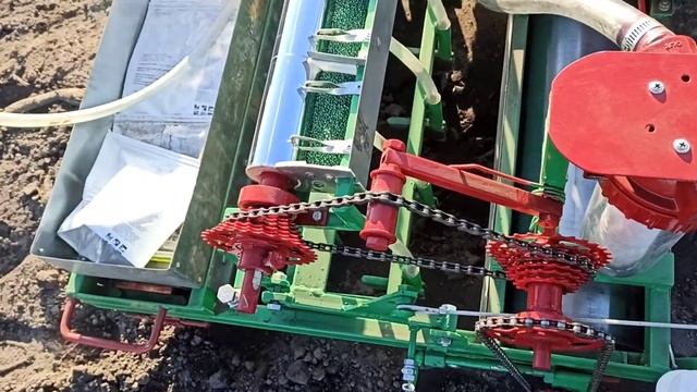 Самоходная сеялка для редиса своими руками смотреть онлайн