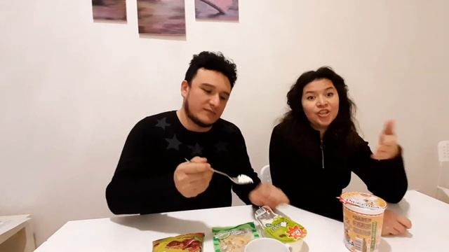 ИНОСТРАНЦЫ ПРОБУЮТ РУССКУЮ ЕДУ | РЯЖЕНКА | ТВОРОГ | ЗАКУСКИ К ПИВУ (субтитры)