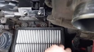 Как поменять воздушный фильтр на Mazda cx 5.