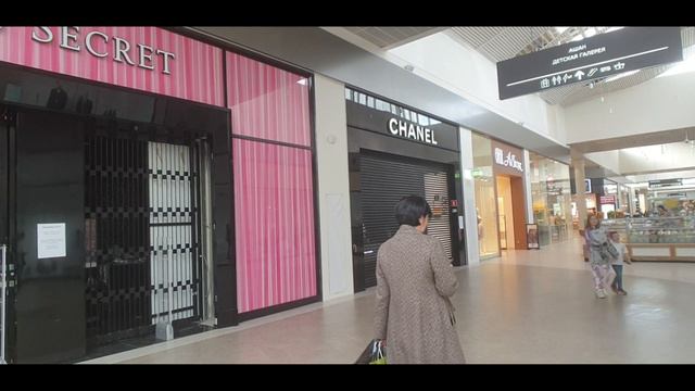 Russian Shopping Mall 9 Weeks After Sanction Started смотреть онлайн