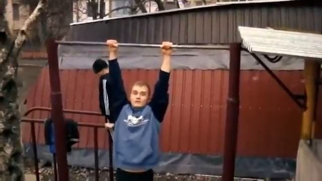 Как сделать НА ТУРНИКЕ , выход на две РУКИ , смотреть онлайн
