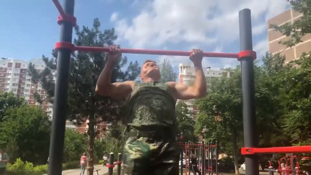 КАК ПРАВИЛЬНО СДАВАТЬ НОРМАТИВ «ПОДТЯГИВАНИЯ» В АРМИИ?! смотреть онлайн