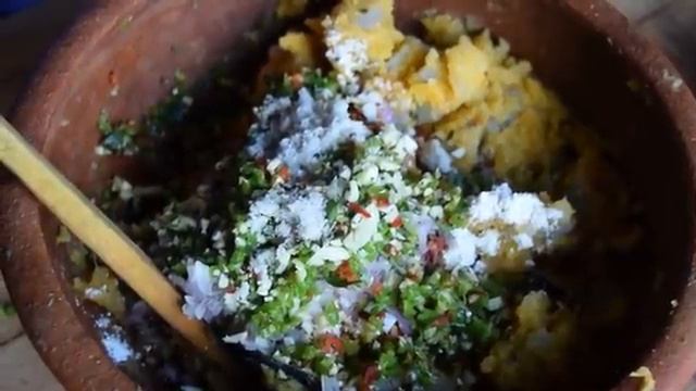 savory sweet potato cubes and green chilli sauce with maa-dam,mangosteen drink | Village foods смотреть онлайн