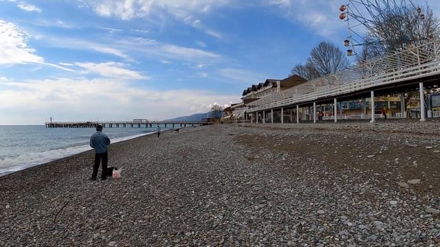 Купаются и загорают!  А воздух около +20! 22.04.2021.?ЛАЗАРЕВСКОЕ СЕГОДНЯ?СОЧИ.