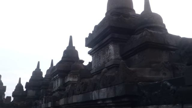 Why I Didn't Like The World's Largest Buddhist Temple | Borobudur, Indonesia ??
