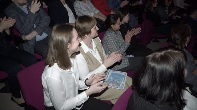 В Ямальской школе-интернате прошло награждение лучших учеников.mp4 смотреть онлайн