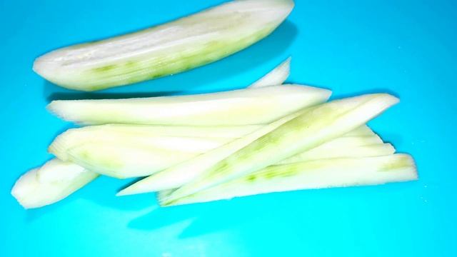 Я варю яйца только Так. Не ТРЕСКАЮТСЯ и ЛЕГКО ЧИСТЯТСЯ, если добавить это. смотреть онлайн