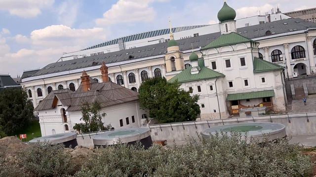 14 августа 2022 г. Улица Варварка, парк Зарядье". смотреть онлайн