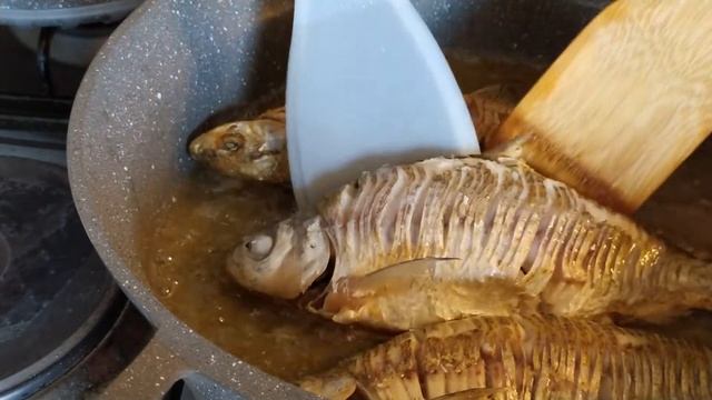 ЖАРЮ РЫБУ БЕЗ МУКИ ПО ОСОБОМУ.ТАК ВКУСНЕЕ,I FRY FISH WITHOUT FLOUR FOR A SPECIAL. SO DELICIOUS смотреть онлайн