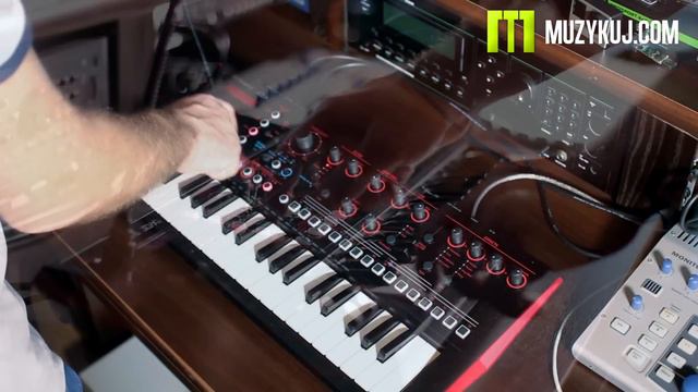 Roland JDxi Step Seq смотреть онлайн