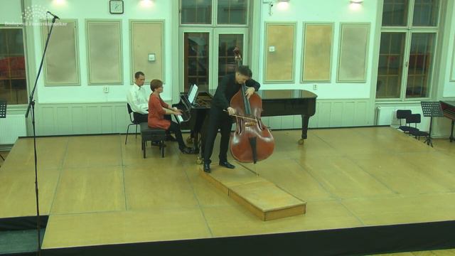 Zsolt Fejérvári plays Bottesini's Concerto смотреть онлайн