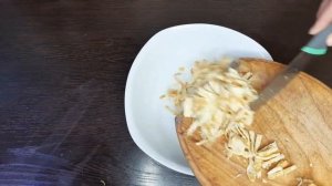 Быстрый Салат с яичными блинчиками кукурузой и копченой курицей.Салат на новогодний стол 2021