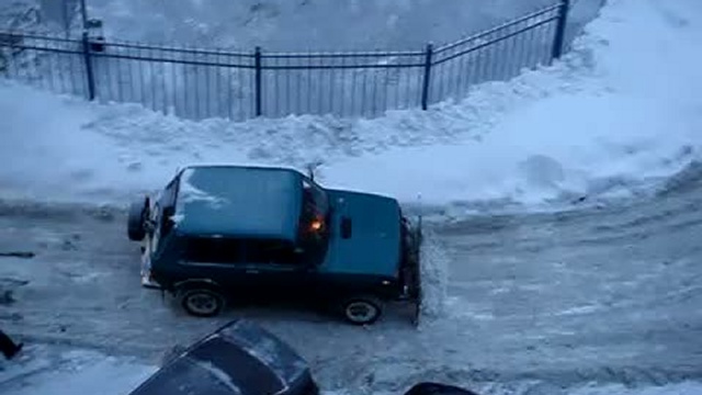 В Петербурге нива убирает снег смотреть онлайн