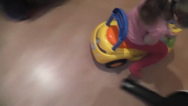 Юля дома занимается спортом Julia At Home Exercisers