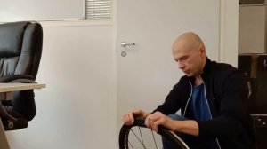 Безвоздушная перфорированная шина для инвалидной коляски 24х1.1 Процесс установки