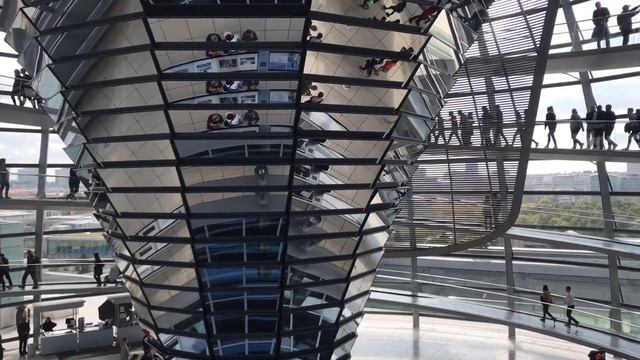 Reichstag building and observation dome in Berlin, Germany смотреть онлайн