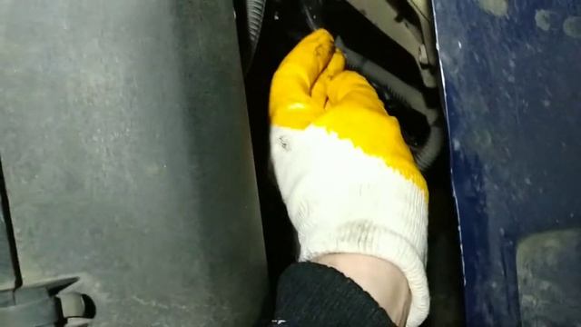 Как поменять тосол системы охлаждения Славута (Таврия). смотреть онлайн