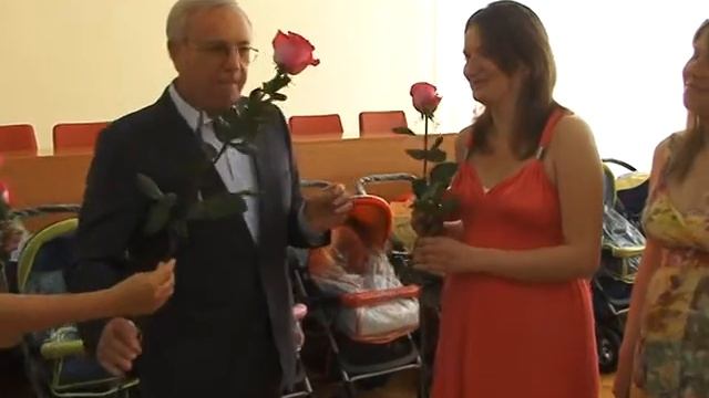 Дитячі візочки в подарунок від міста смотреть онлайн
