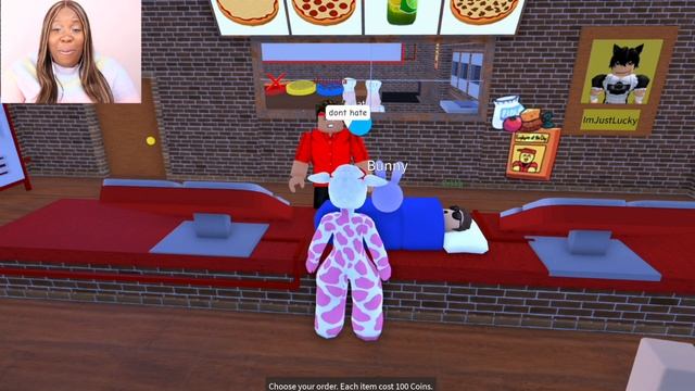 KAREN ATTACKED ME AS A PINK COW IN ROBLOX PIZZA PLACE ? ROBLOX COW! смотреть онлайн