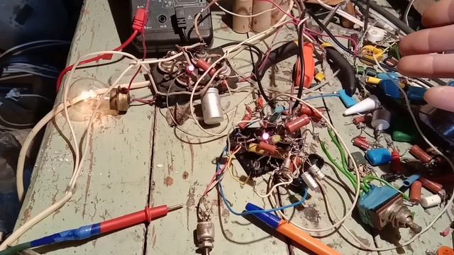 Зарядное устройство, регулируемый источник тока на тиристоре с защитой от к.з. и переполюсовки. смотреть онлайн