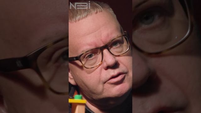 Кто изобрел электрический стул? Томас Эдисон, Альберт Эйнштейн или Леонардо да Винчи? #вреки #shorts смотреть онлайн