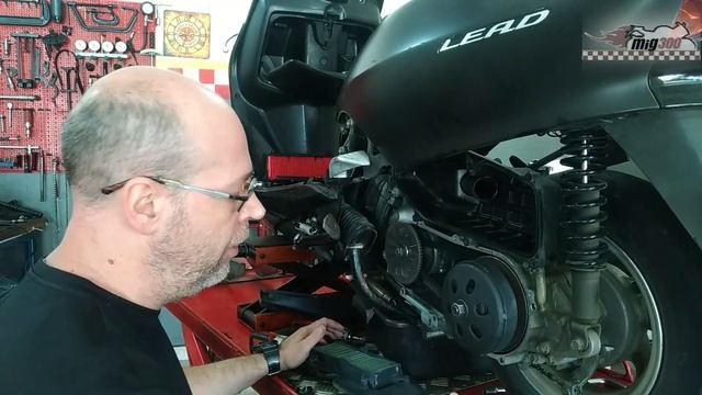 COMO TROCAR O [FILTRO DE AR] de MOTO? HONDA LEAD 110 | COMO FAZER ISSO DO JEITO CERTO! [DETALHADO] смотреть онлайн