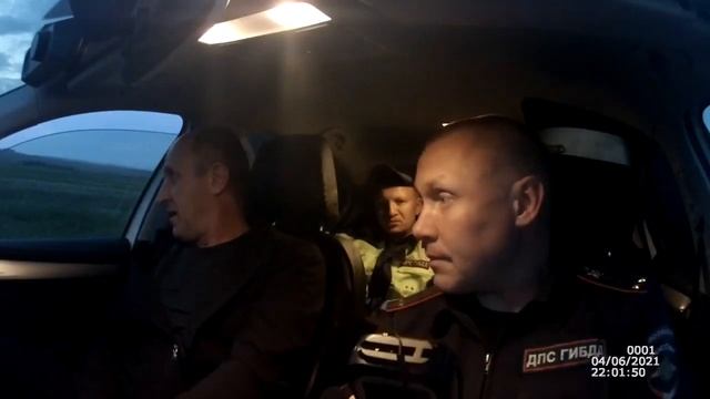 Ты не ты, когда голоден! Пьяный водитель съел протокол. смотреть онлайн