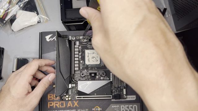 InWin Chopin Max Build | A 4.5L SFF ITX APU Build смотреть онлайн