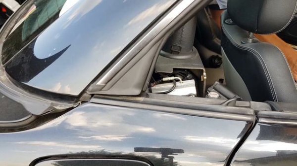 Mercedes SLK R 170 Variodach, roof opening with  visible mechanical components