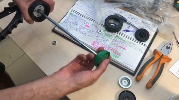 Пистолет для герметика Armero A251/008. Замена плунжера