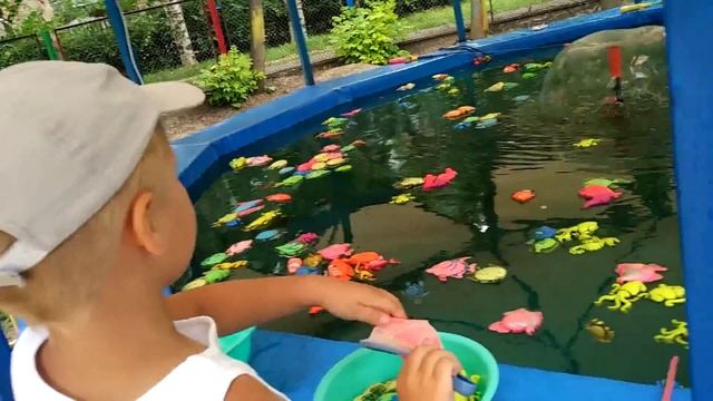 Веня ловит Рыбу смотреть онлайн