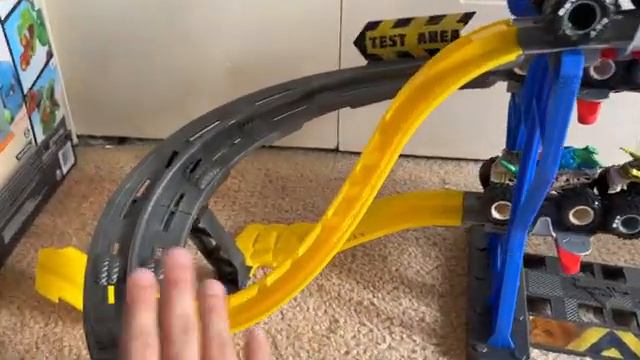 SPIN MASTER MONSTER JAM GARAGE PLAYSET! смотреть онлайн