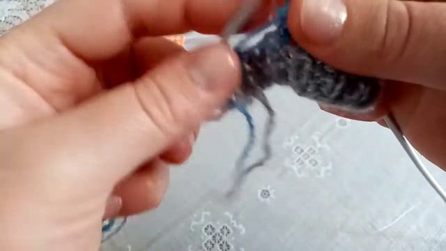 Вяжем узор на двух спицах. Двухцветный узор. смотреть онлайн