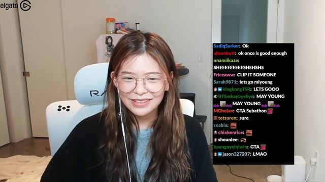 Miyoung Doesn't Know What to do with Toast's Gift смотреть онлайн