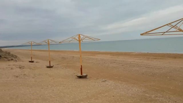 Самое главное достоинство поселка – потрясающие пляжи, широкие и просторные. Семейный отдых в Крыму