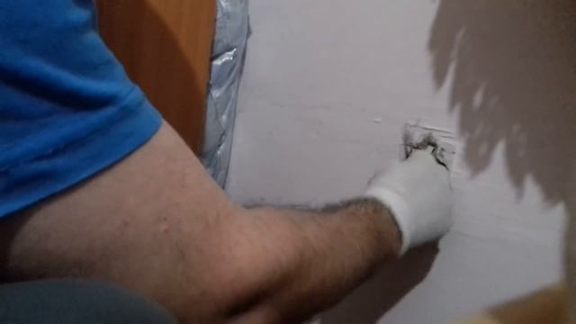Выпадающая из стены розетка Боремся смотреть онлайн