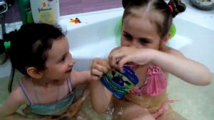 Бомбочки для ванн.Купаюсь с Аней.Кристалики!