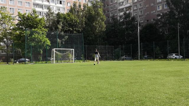 Отробатываем удары по воротам. Целимся в верхний угол. смотреть онлайн