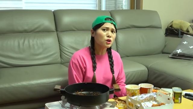 Siyah Erişte Tteokbokki Gizlice Mukbang DONA