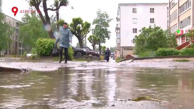 Вода бежит по тротуару смотреть онлайн