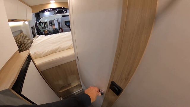 4x4 Mercedes Benz Campervan - Yucon 6.0 BD by Frankia смотреть онлайн