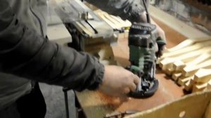 Табурет "Кабриоль" фрезеруем пазы в ножках