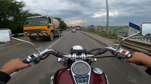 По городу на большом мотоцикле