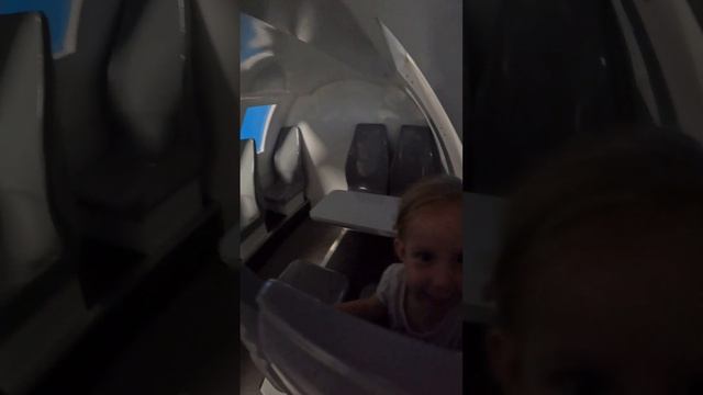 Детская площадка в аэропорту Стамбула. смотреть онлайн