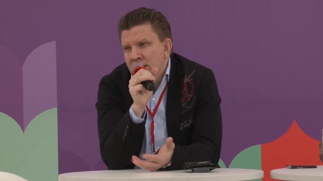 Паблик-ток с Евгением Капьевым в рамках проекта "Книги, которые сформировали мой мир" смотреть онлайн