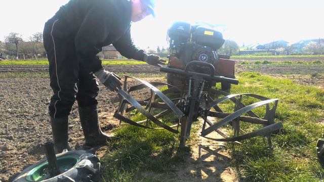 Мотоблок: как просто поменять колёса на фрезы или другие насадки? смотреть онлайн