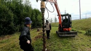 Бурение отверстий под забор мини экскаватором