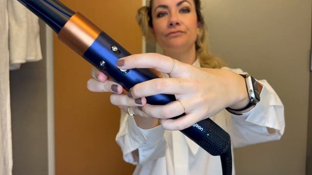 Dyson Airwrap Tutorial and Review смотреть онлайн